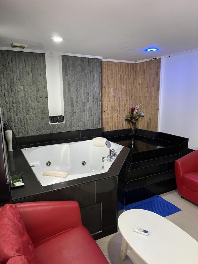 Galaxy Suites Паттайя Экстерьер фото