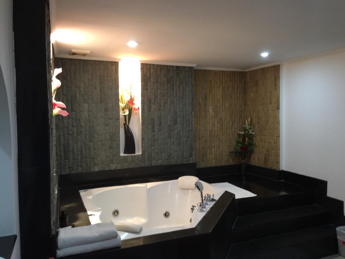 Galaxy Suites Паттайя Экстерьер фото